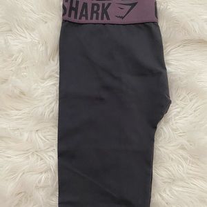 Gym shark leggings